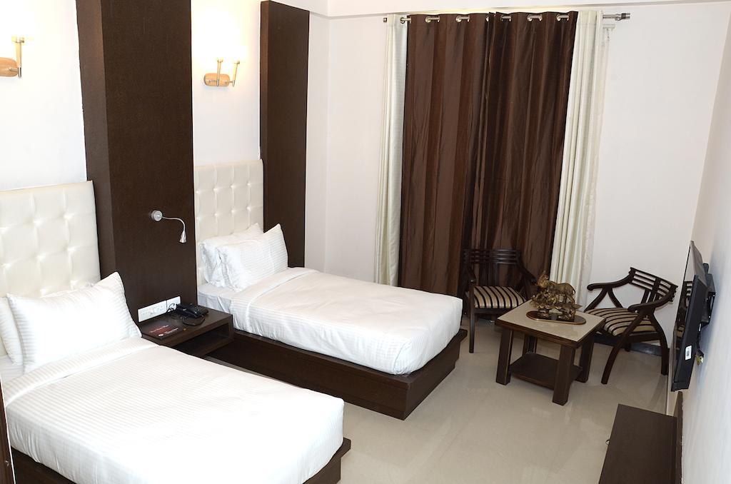 Hotel Crimson Palace Agra  Værelse billede