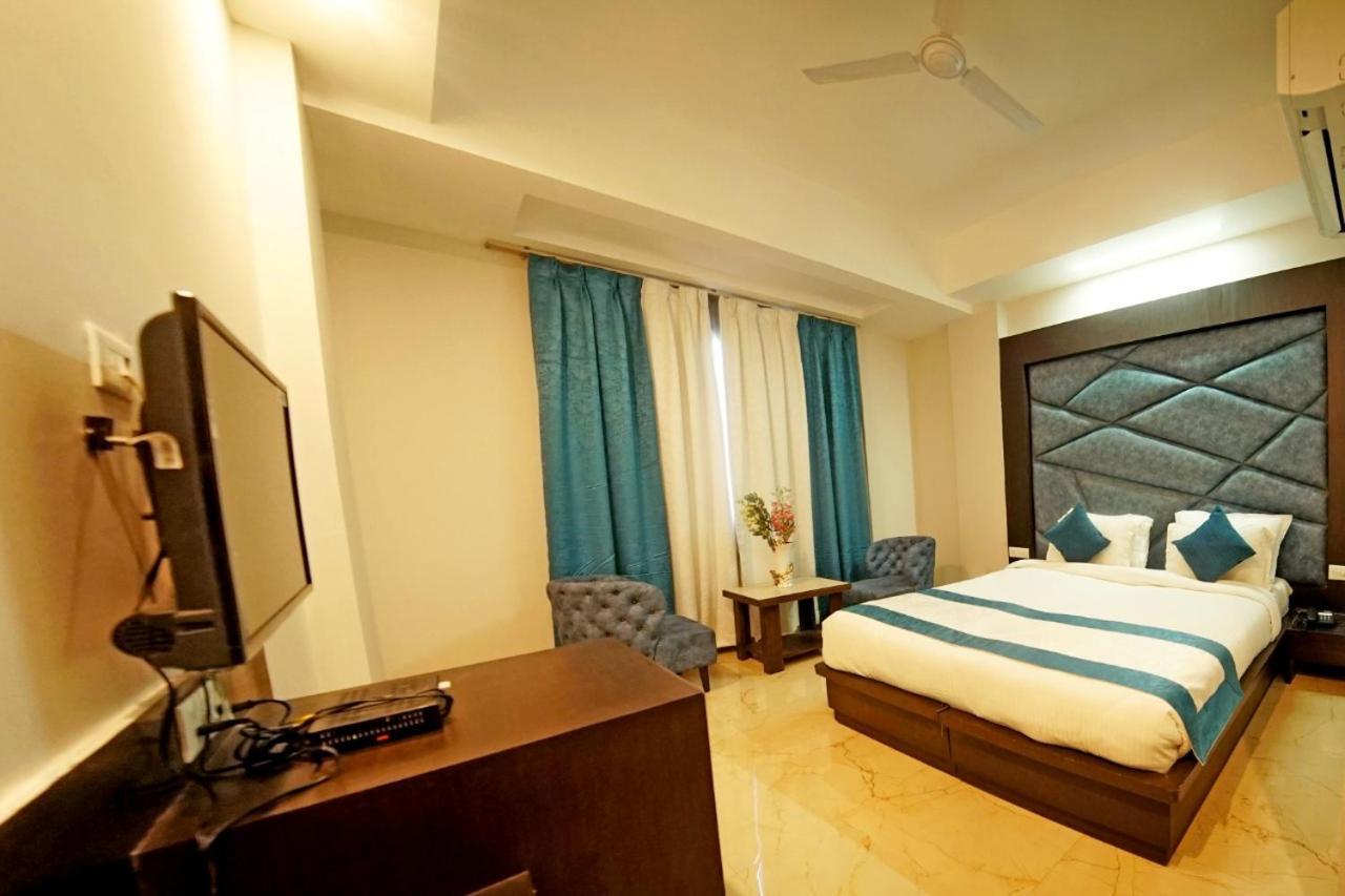 Hotel Crimson Palace Agra  Eksteriør billede