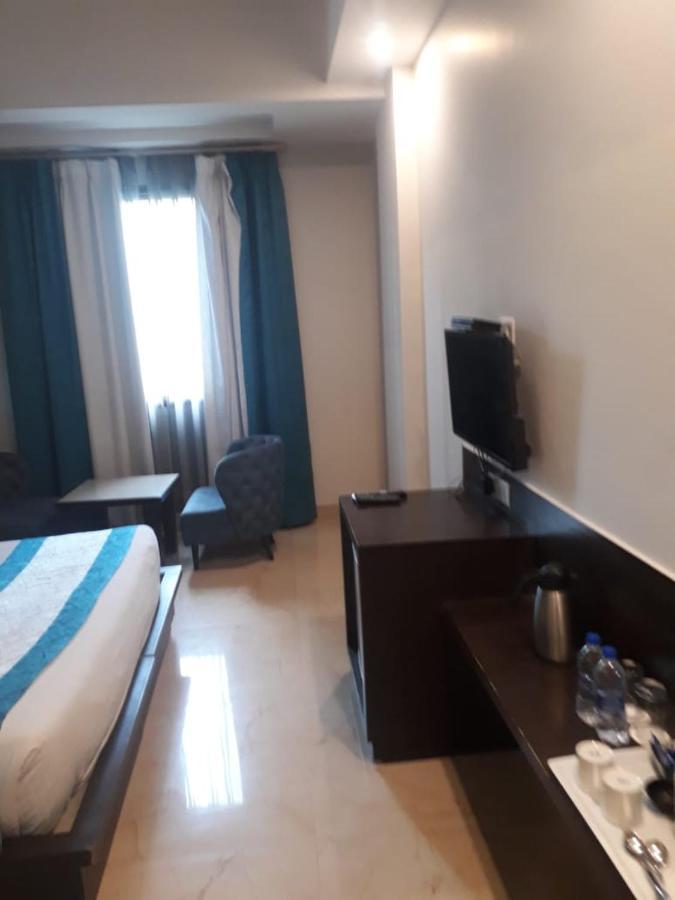Hotel Crimson Palace Agra  Eksteriør billede