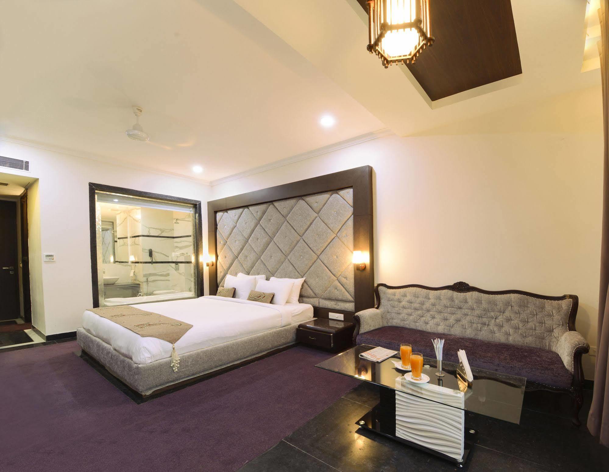 Hotel Crimson Palace Agra  Eksteriør billede