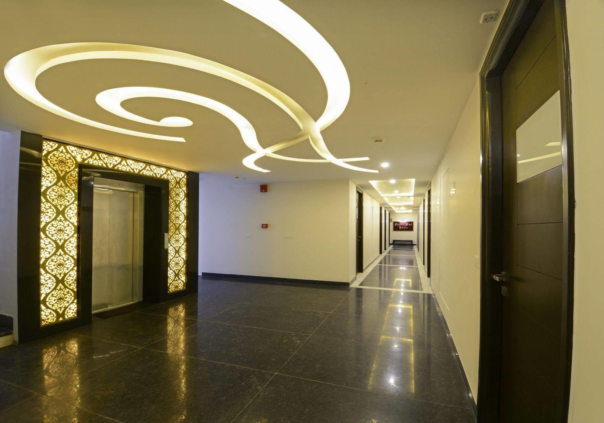 Hotel Crimson Palace Agra  Eksteriør billede