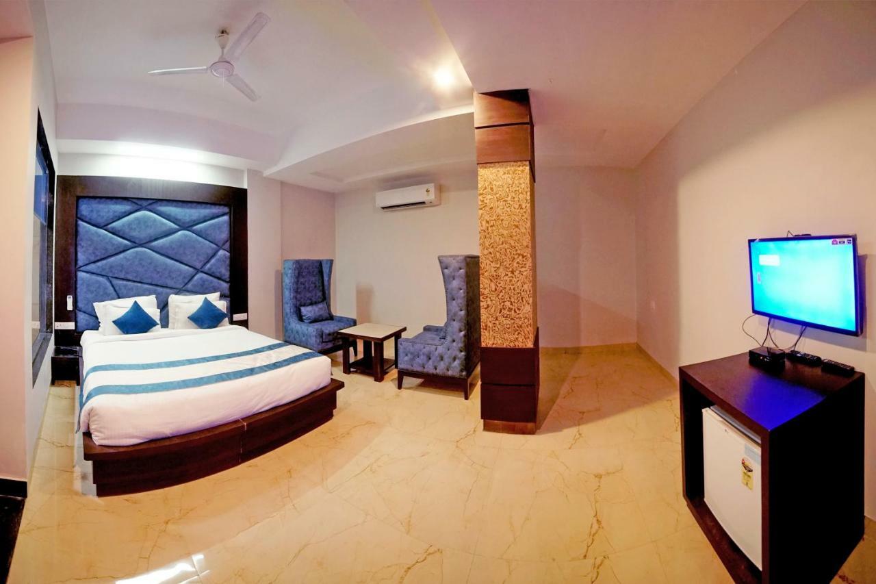 Hotel Crimson Palace Agra  Eksteriør billede